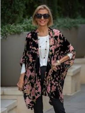 Justin & Taylor Black Floral multi open front Kimono cardigan Cover-Up